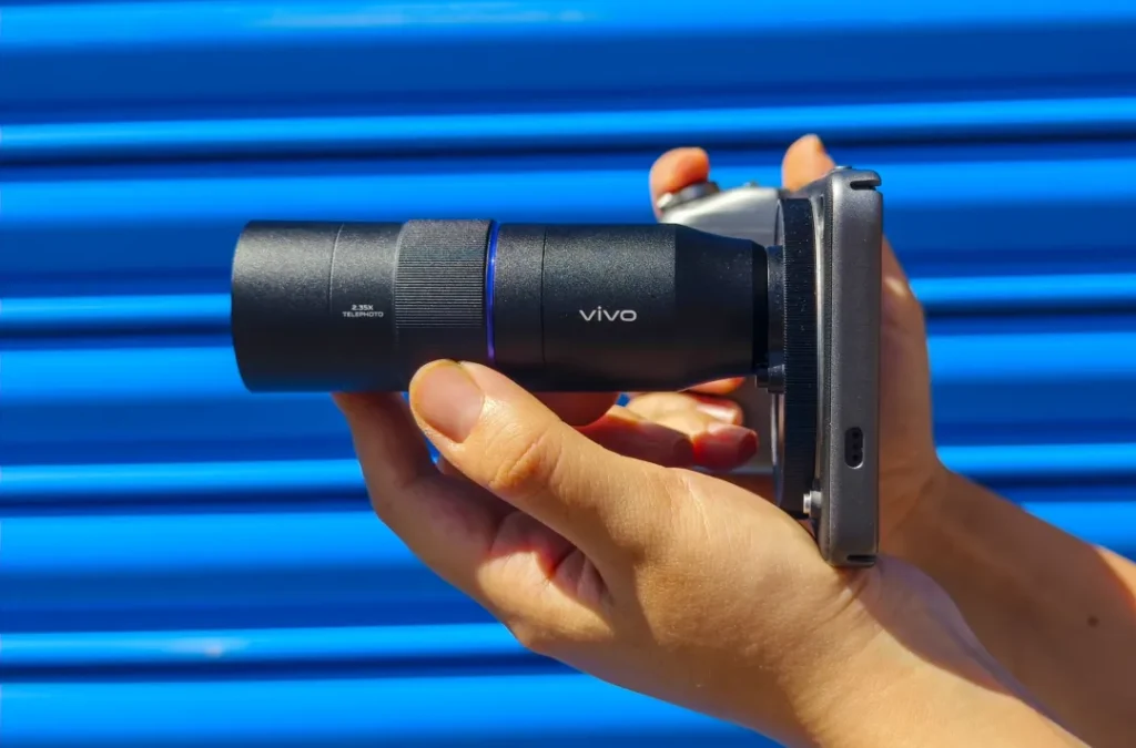 Vivo X200 Ultra with Zeiss 2.35× clip-on telephoto lens at live concert