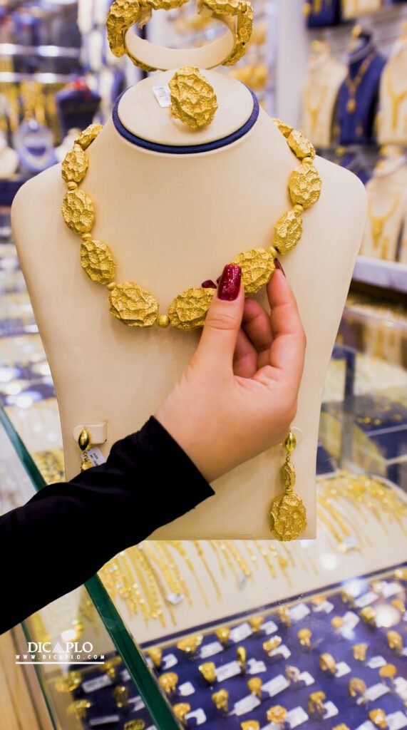 Cinematic gold photography in Dubai capturing luxury through professional filmmaking